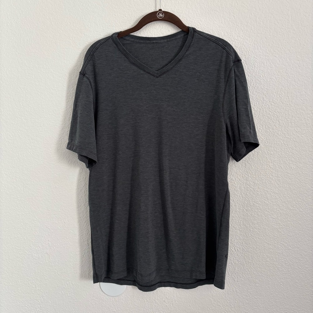 Lululemon Men's Gray Basic V-Neck Short Sleeve Shirt